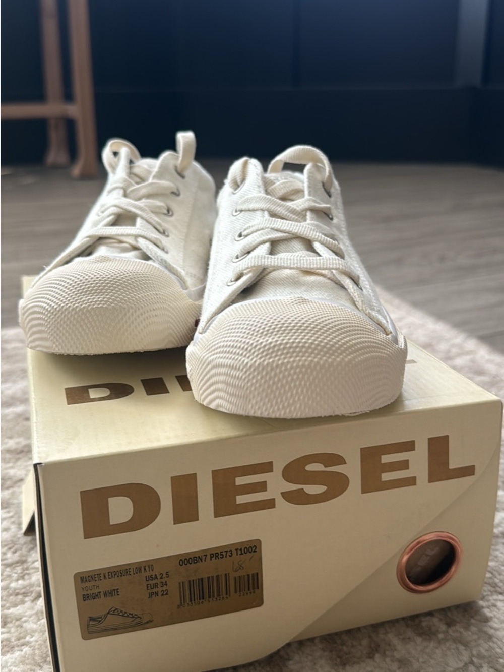 Y2K Diesel Boys White Canvas Low Top Sneakers NIB size 2.5